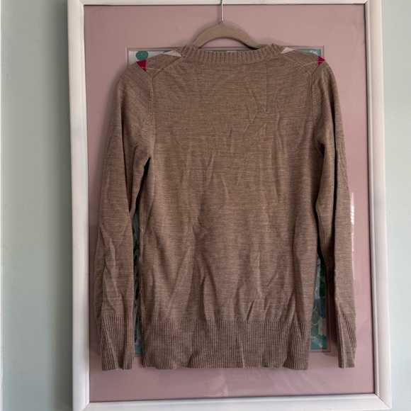 Banana Republic V-Neck Sweater in Pink and Tan Argyle - Picture 2 of 4